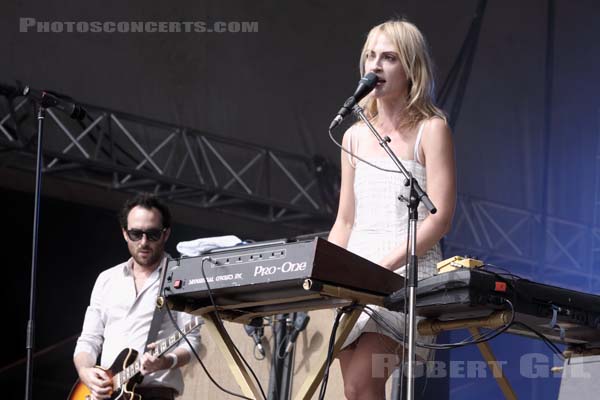 METRIC - 2009-08-30 - SAINT CLOUD - Domaine National - Scene de la Cascade - 